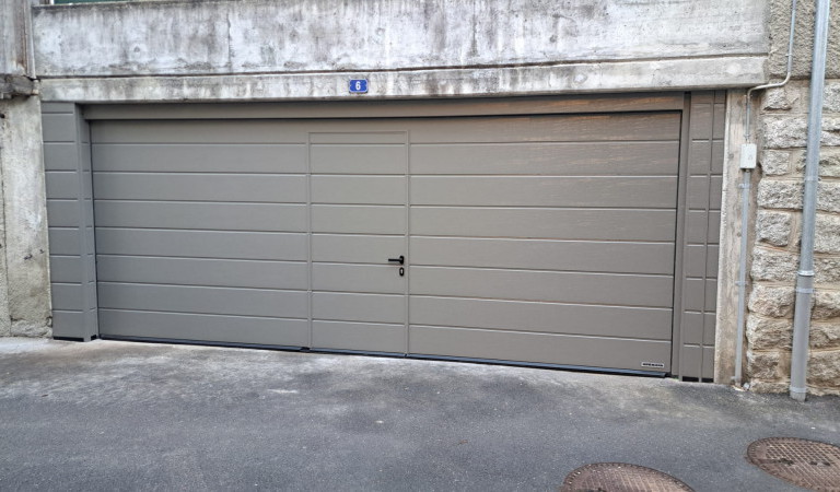 Pose d'une porte de garage Hörmann par Bocan SARL
