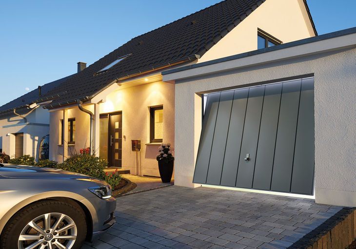 Installation d'une porte d'entrée Hörmann par Bocan SARL